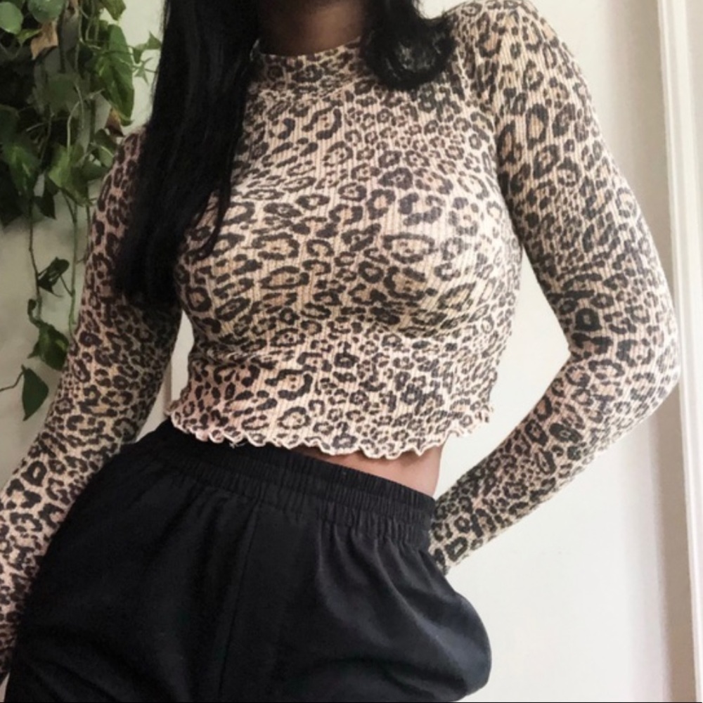Cropped sweater top
